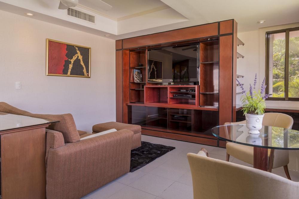 Elegant Lagoon Front Villa By Casa Paraiso Cancún Exteriör bild