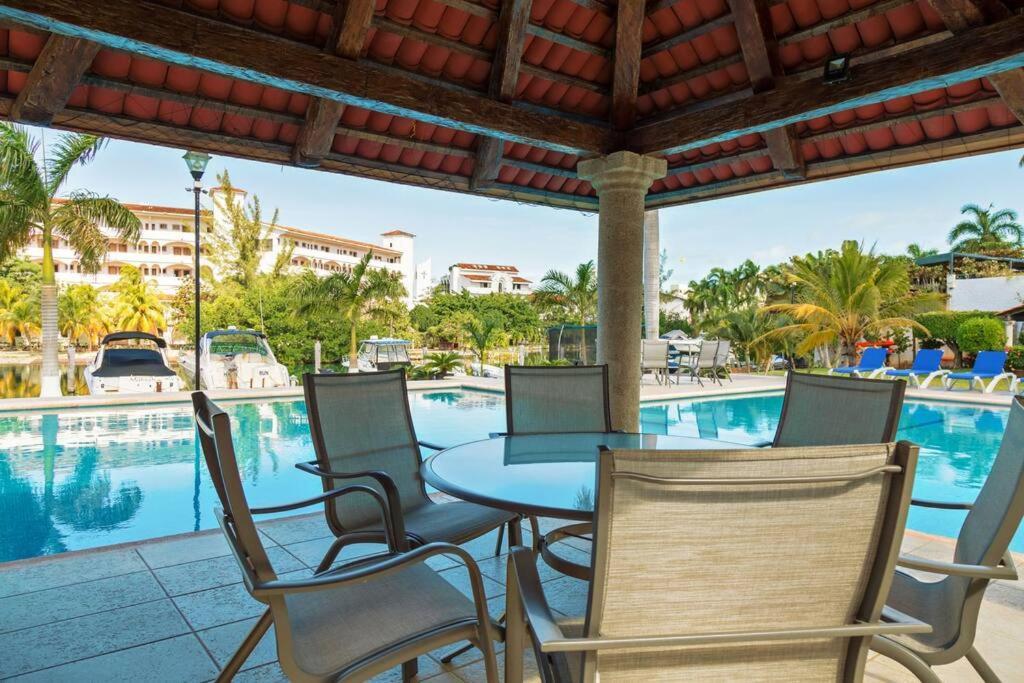 Elegant Lagoon Front Villa By Casa Paraiso Cancún Exteriör bild