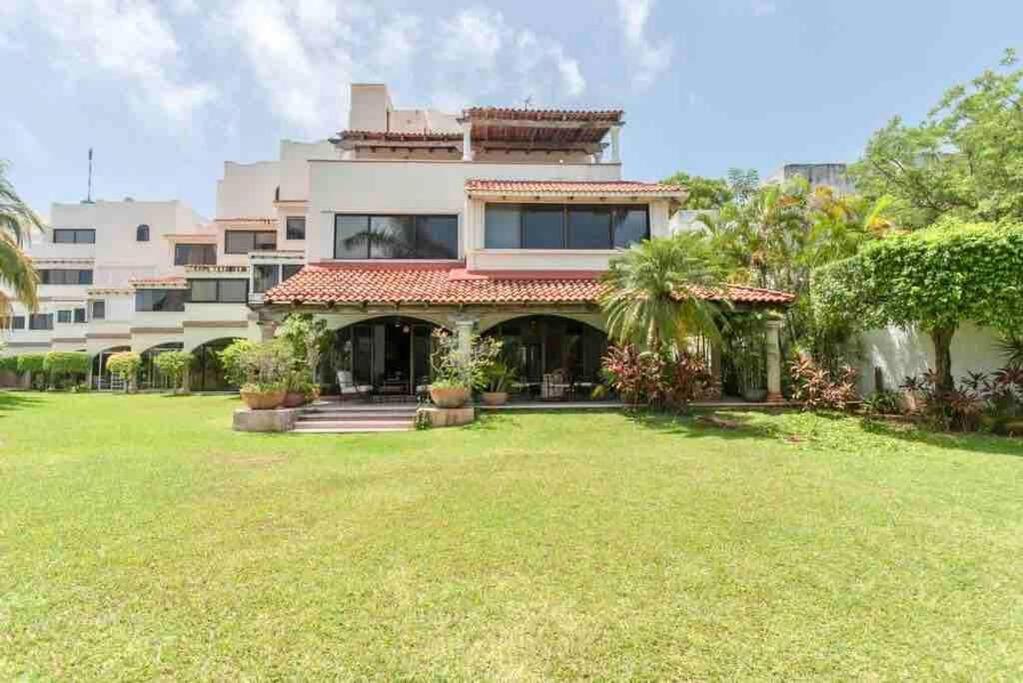 Elegant Lagoon Front Villa By Casa Paraiso Cancún Exteriör bild